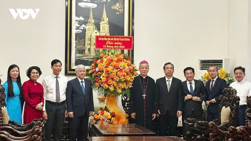 Fatherland Front leader pays 2025 Christmas visit to Catholics in HCM City